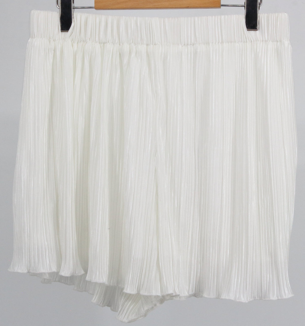 Shein White Pleated Elastic Waist Shorts