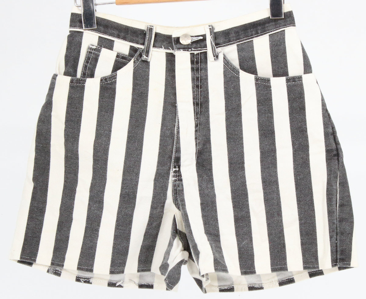 Cafe  Black & White Stripe Printed Shorts 7/8"