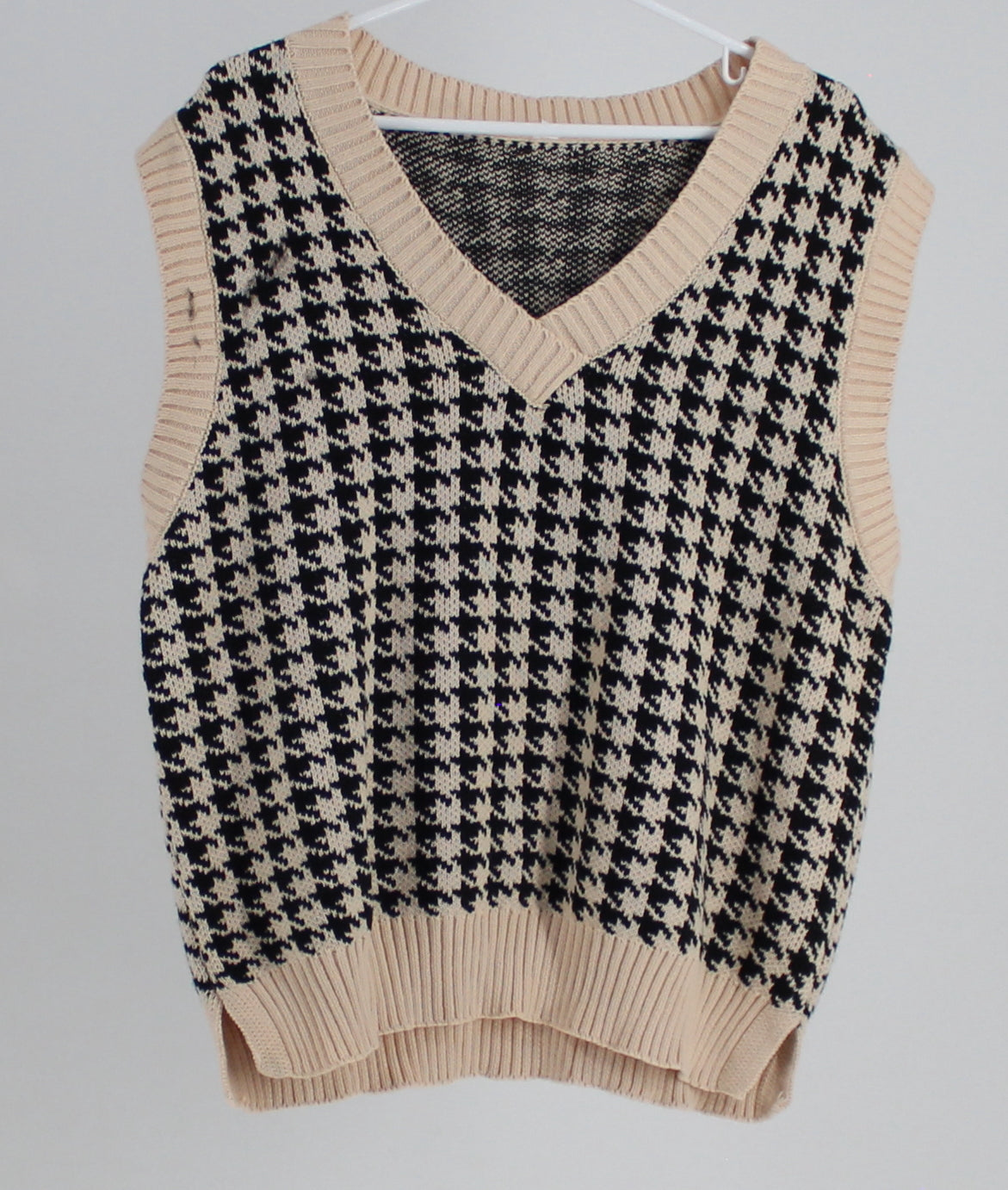 Over sized Black & Cream pattern sleeveless sweater